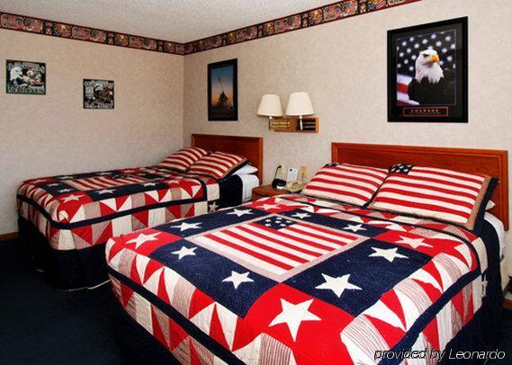 Econo Lodge Inn & Suites Dubuque Cameră foto